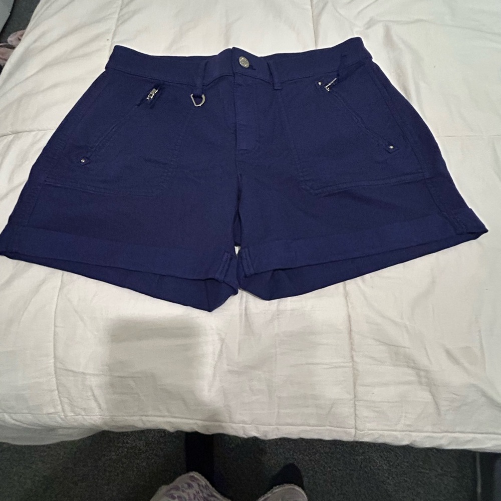 Women's Navy Blue Shorts WHBM
Size 6 - Picture 8 of 9